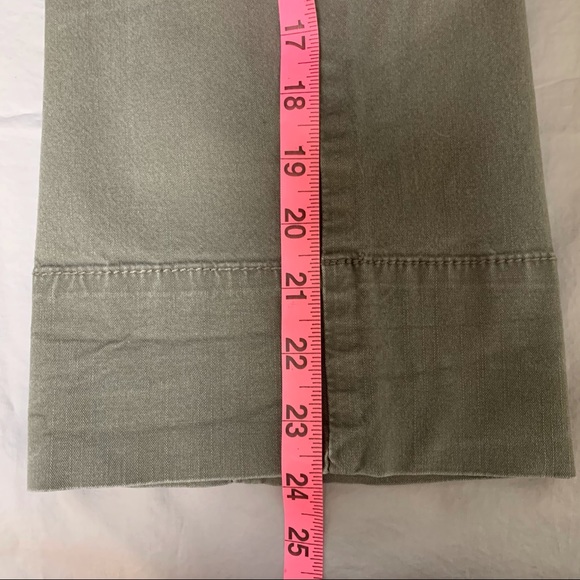 Calvin Klein Khaki Capris. - Picture 7 of 8